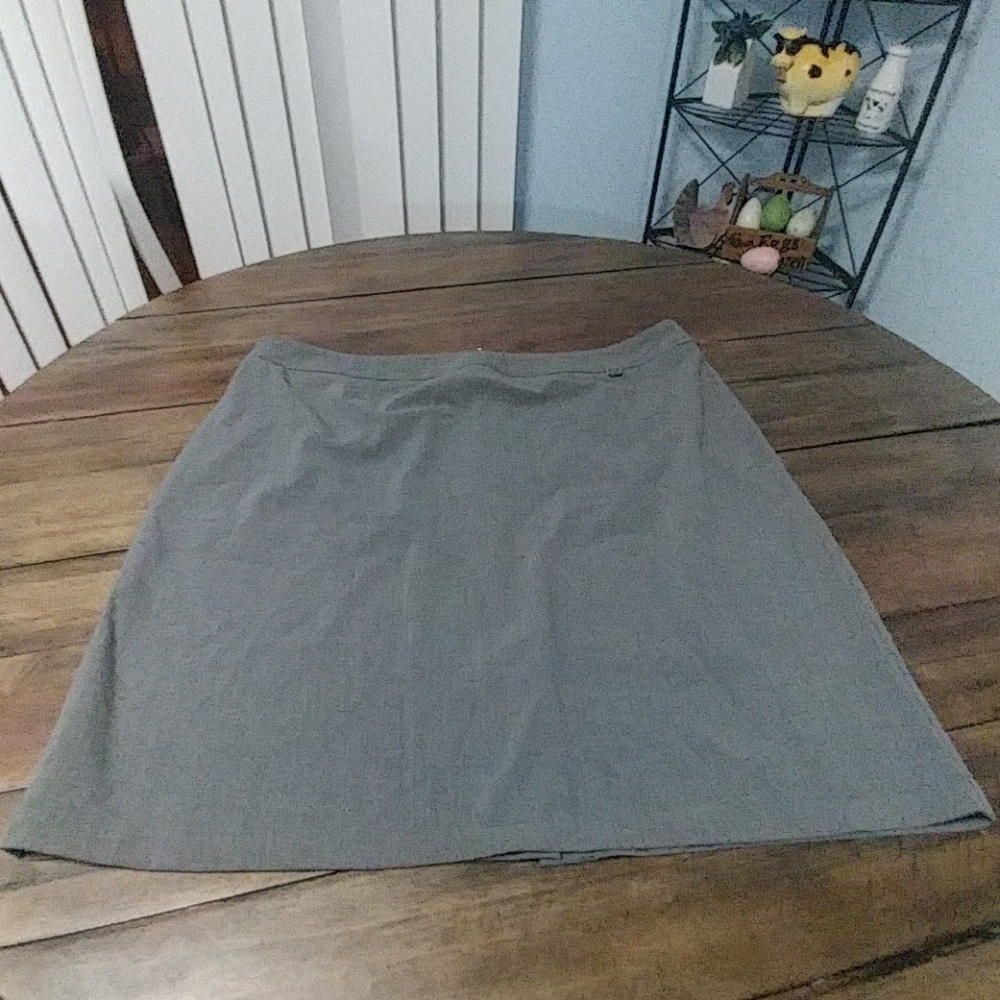 N.Y. & Co. Gray skirt Sz 16